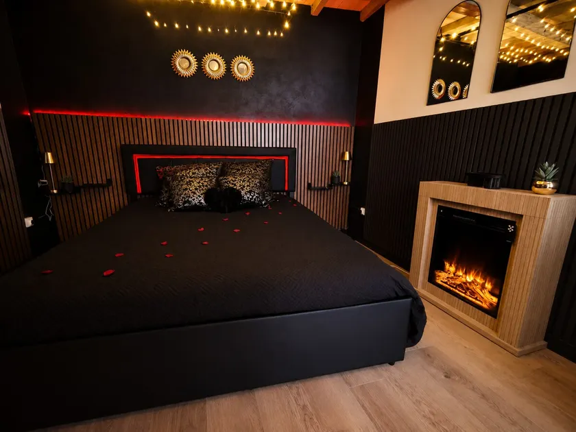 Sweet'Room - Hot Tub & Private Movie Theater - Image 1