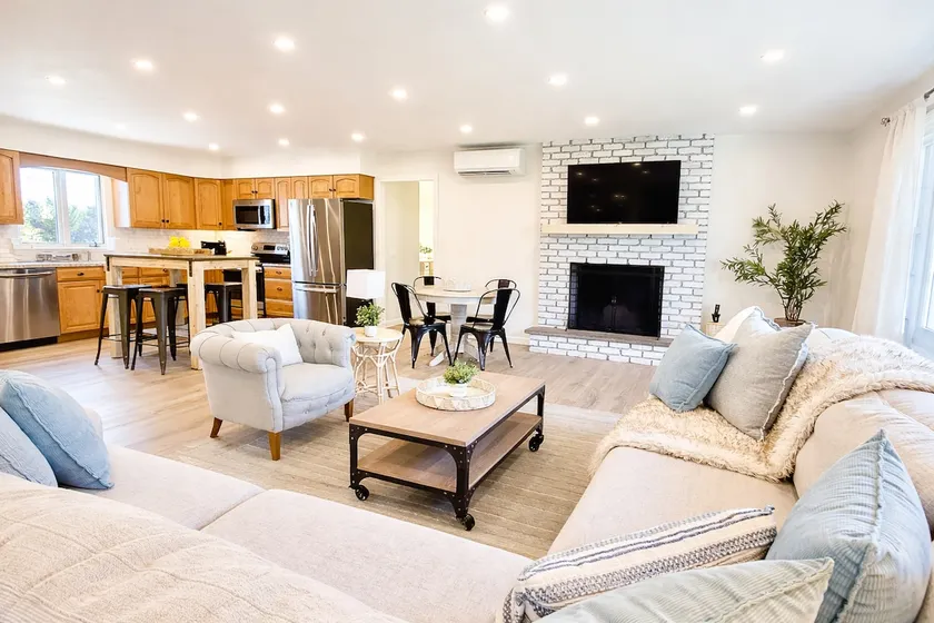 Walk to Beach • Sleeps 9+• Large Yard + Deck - Image 1