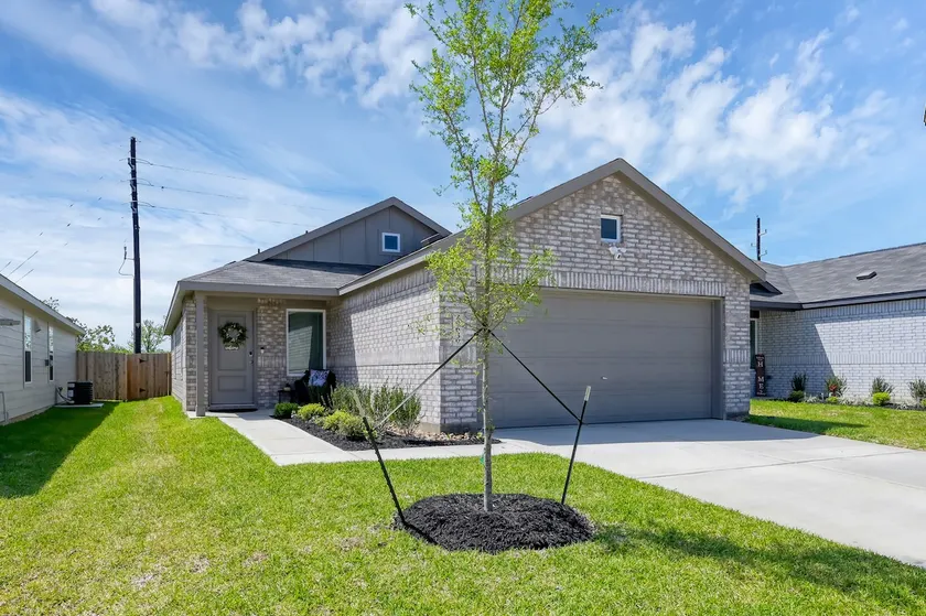 Stylish 3BR Escape • Houston & PVAMU Nearby - Image 1