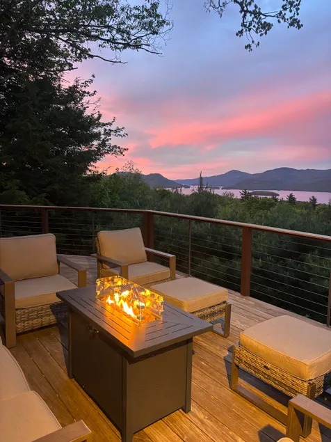 Gorgeous Lake Views Near Marina, Beach & Dining - Image 1