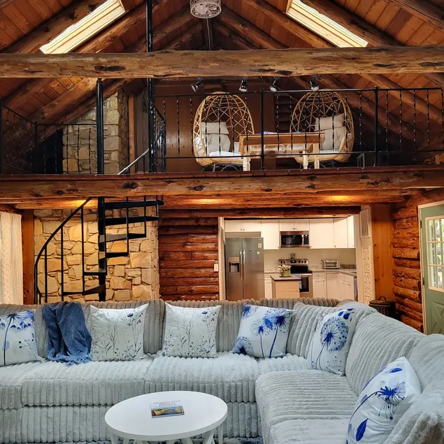 Lake Brittle Log Cabin in the Woods - Image 1