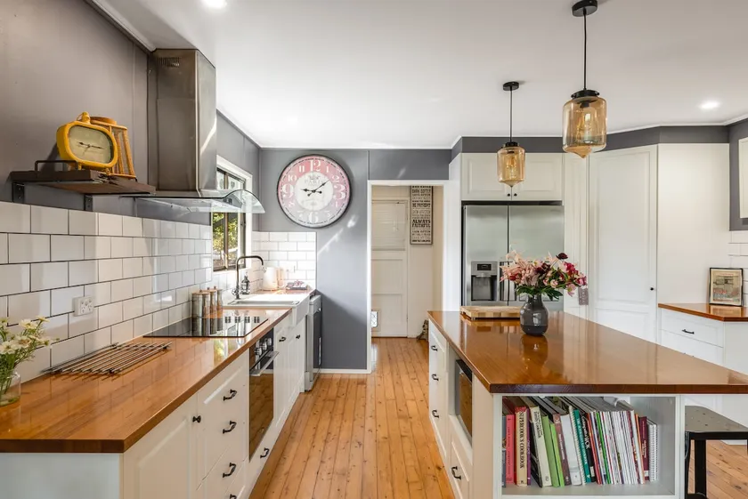Stylish Cottage Near Hospital Precinct! - Image 1