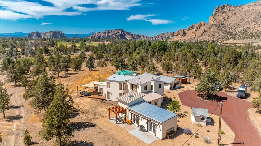 Smith Rock Retreat- Two Units in One Listing! - Image 1
