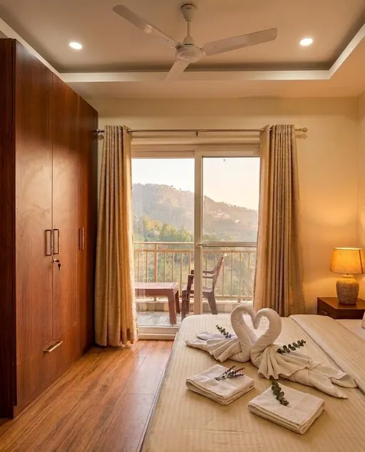 Là Glen 2-BHK Suite - Image 1