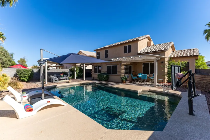 Sunset Desert Retreat pool/patio 5 Bedroom 6 bed - Image 1