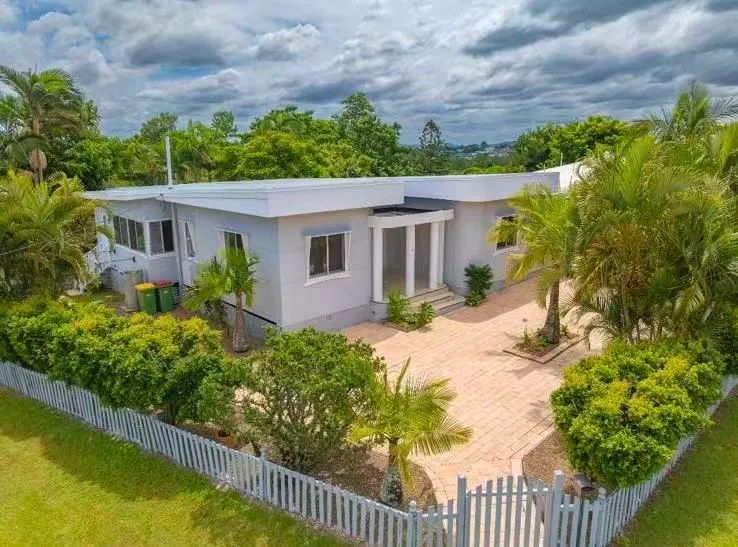 Newly Renovated Mountain views Sleeps 8 in Gympie - Image 1