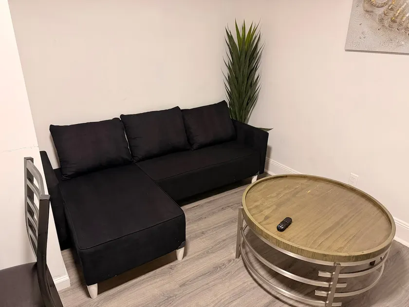 Luxury 3BR | Parking | 14 Min to Manhattan - Image 1