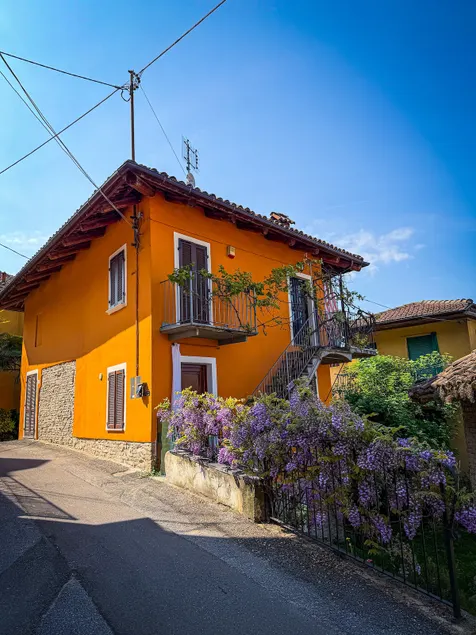 Maison Orange - In the Historic Center of Neive - Image 1