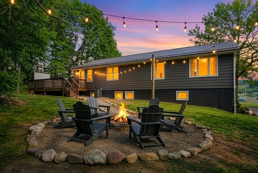 Hot Tub! Theater Style Lounge! 5 Minutes to Wisp! - Image 1