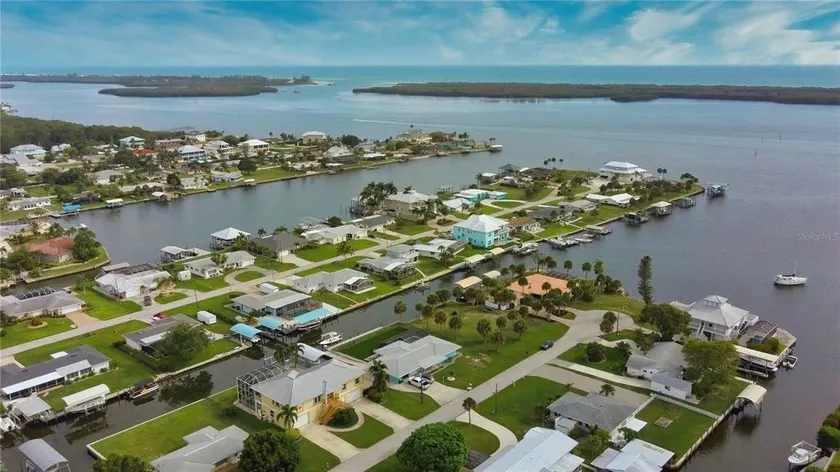 Saltwater Pool & Spa Villa on a Gulf-Access Canal - Image 1