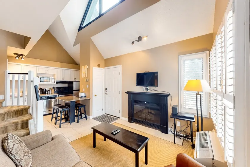 Studio Condo @ North Creek|Pool/Hot Tub/Crave TV - Image 1