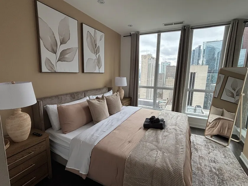 King bed condo for group! - Image 1