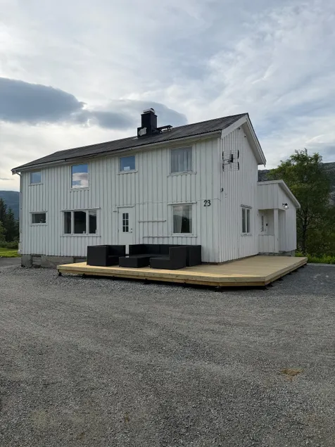 Older, charming home in Leirfjord - Image 1