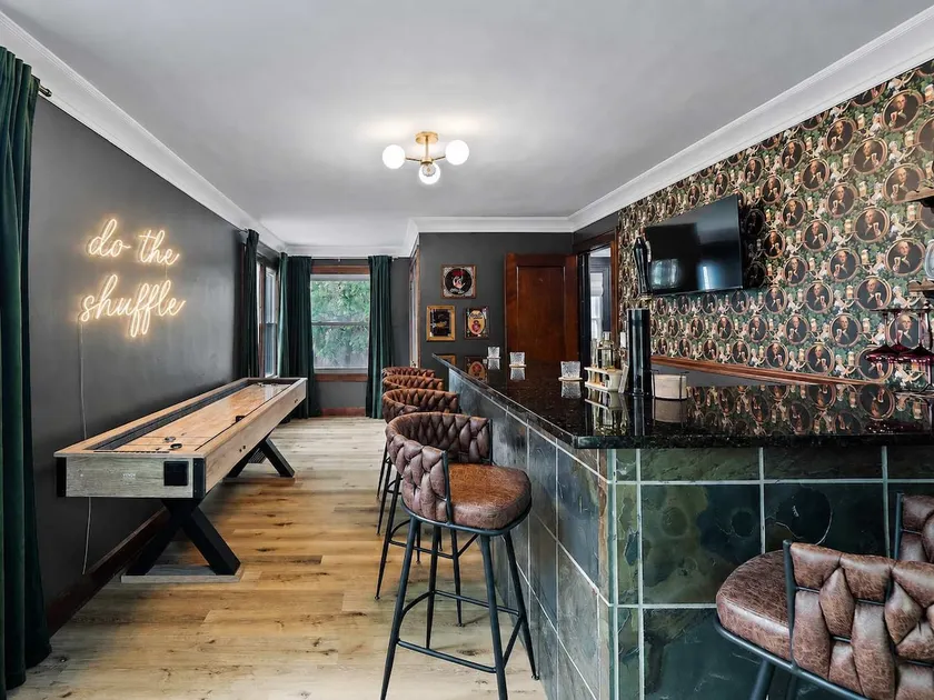 Poker-Bar-Shuffleboard-Firepit-Walkable-Sleeps 10 - Image 1