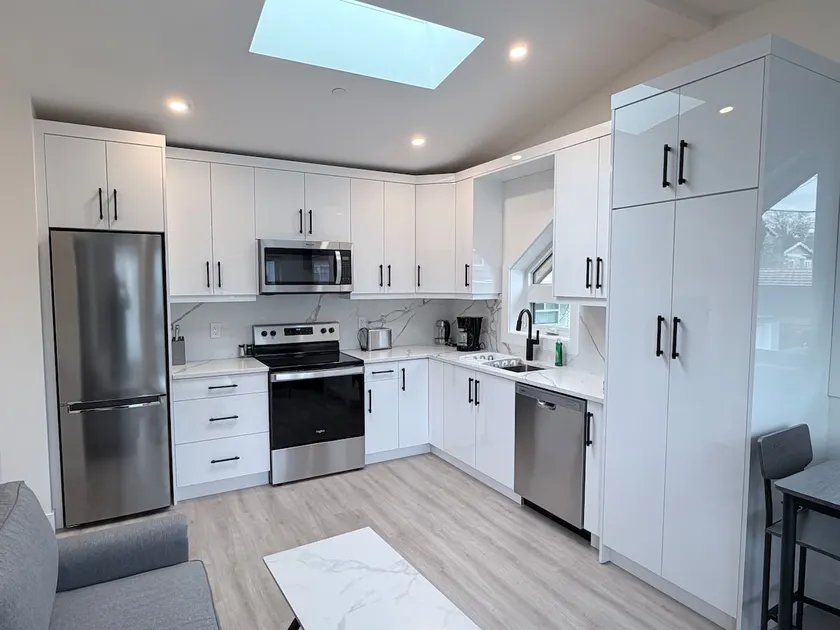 Modern 2BR | Street Parking | Vancouver West - Image 1