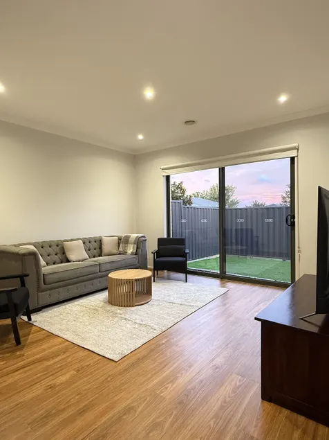 Fully Furnished 4 Bedroom Home in Fraser Rise - Image 1