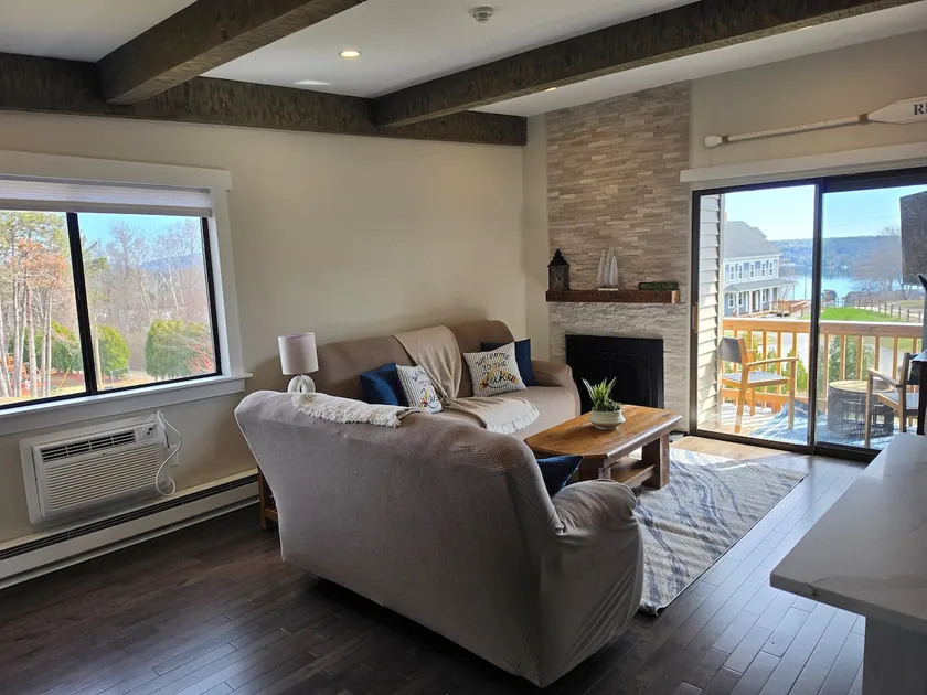 Modern Lake Retreat, Balcony, Near Weirs Beach - Image 1