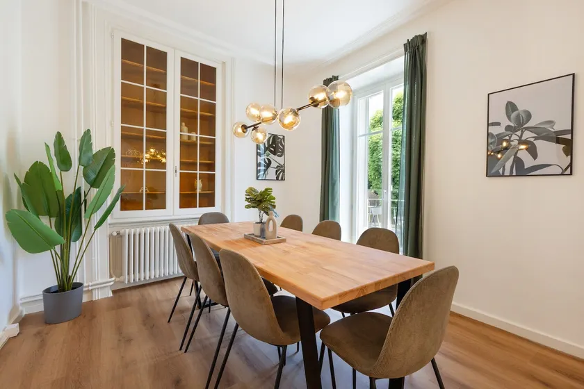 City Views & Spacious Living with Rooftop Terrace - Image 1