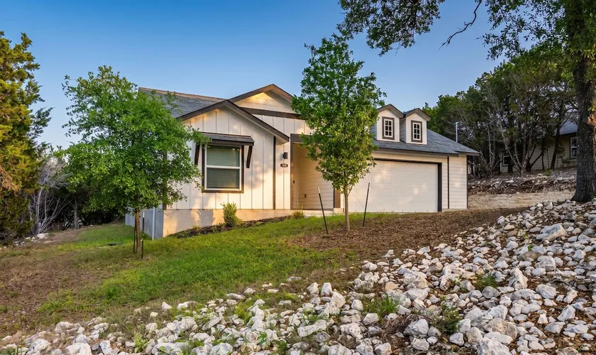 Modern 3BR House near Lake Travis Parks - Image 1