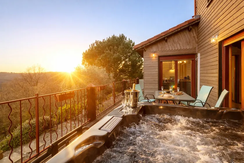 View, Jacuzzi & Sunset – Air Conditioning, Baby Room - Image 1