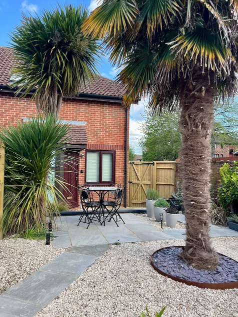 Little Olive - Beautiful 1 Bed House with Garden - Image 1