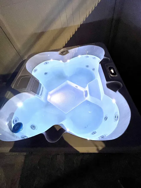 Palistic Paradise luxury private jacuzzi - Image 1
