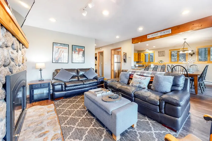 Inviting 2BR Mountainview | Patio | - Image 1