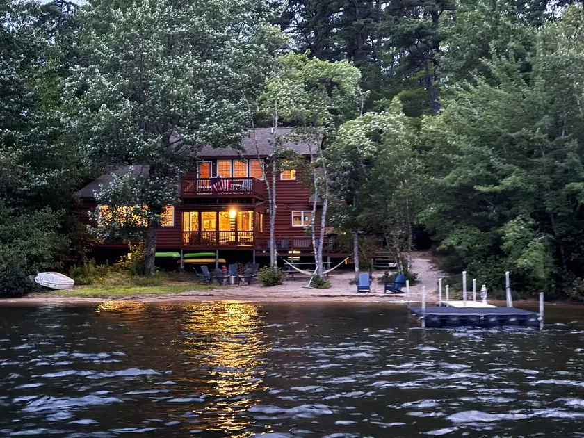 5BR lakeside home with dock, firepit & grill - Image 1