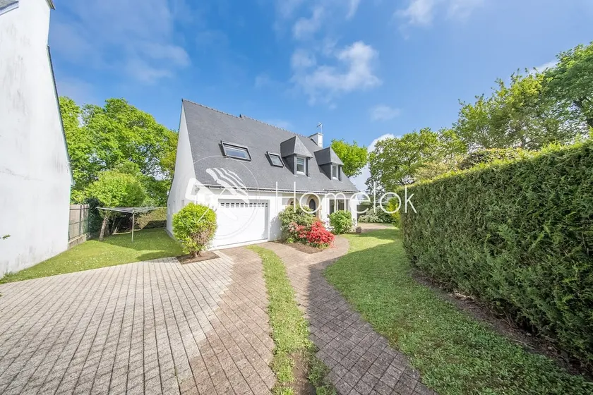 Modern villa on a cul-de-sac – family happiness - Image 1