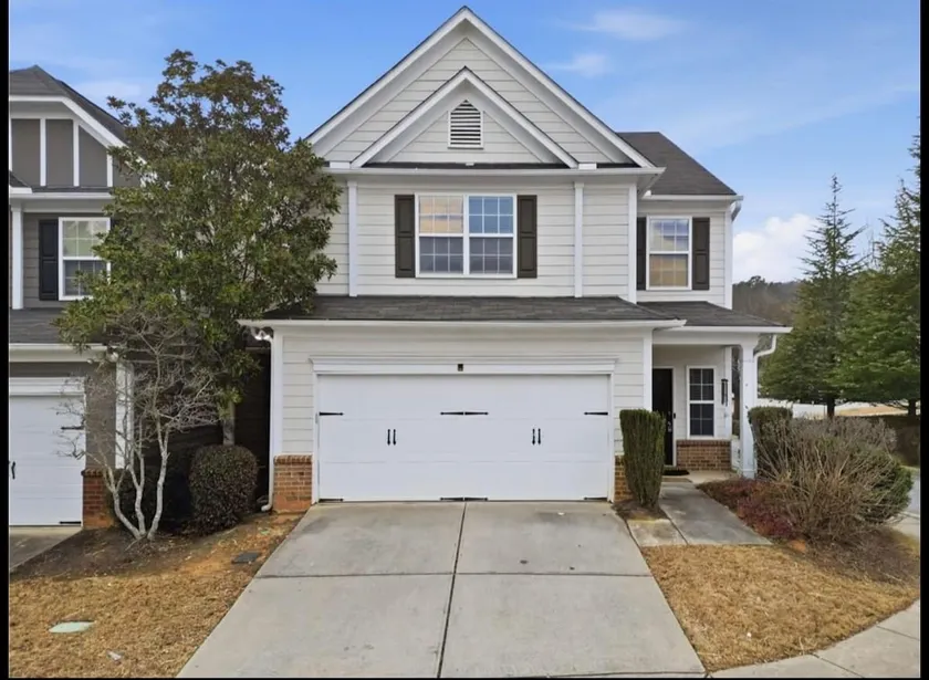 Charming fully furnished 3 bed 2.5 bath townhome - Image 1