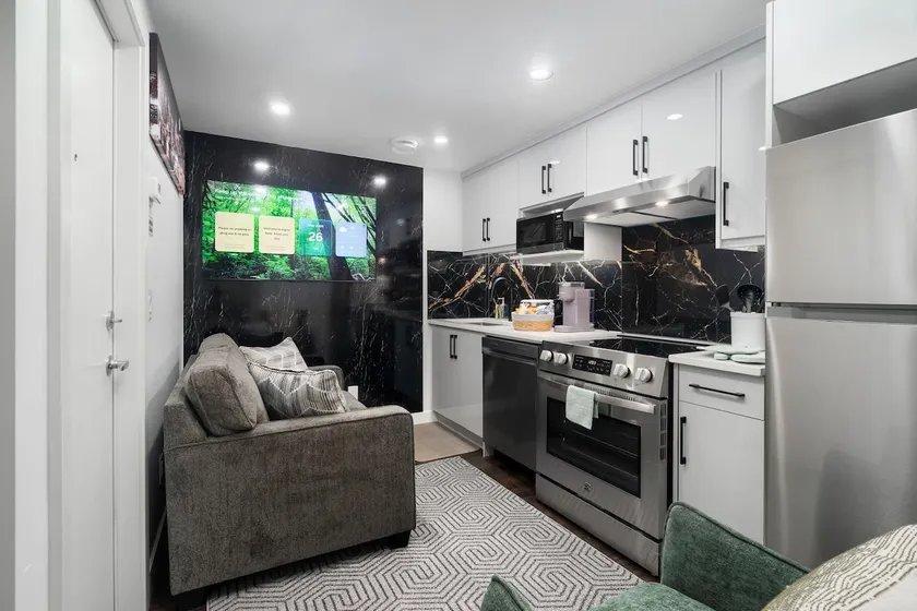 Aspire Suite, Luxury & Comfort, SW Airdrie - Image 1