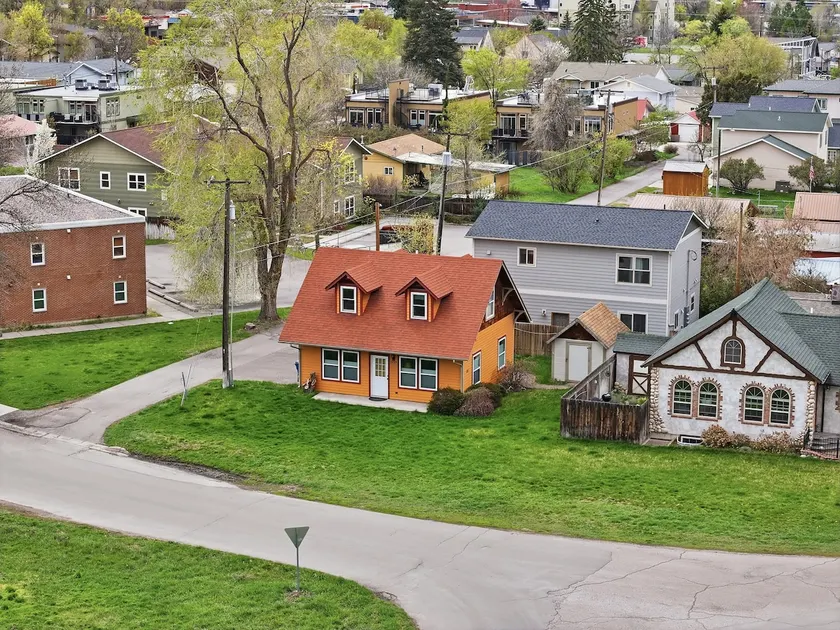 River Road Cottage · 2BR Near Trails & Downtown - Image 1