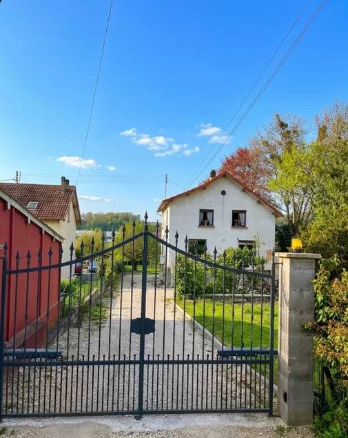 Independent apartment in a house - Image 1