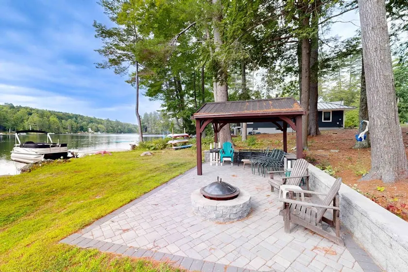 2BR Charming apartment w/ Lakeside Firepit & Dock - Image 1