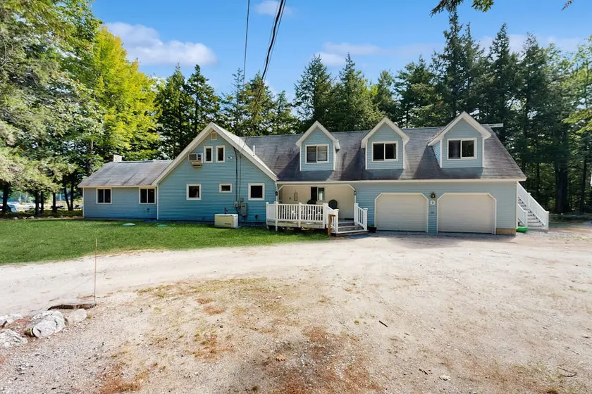 3BR Charming lakeside home with Shared Pool - Image 1