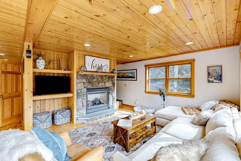 Large 3BR Dog Friendly | Deck - Image 1