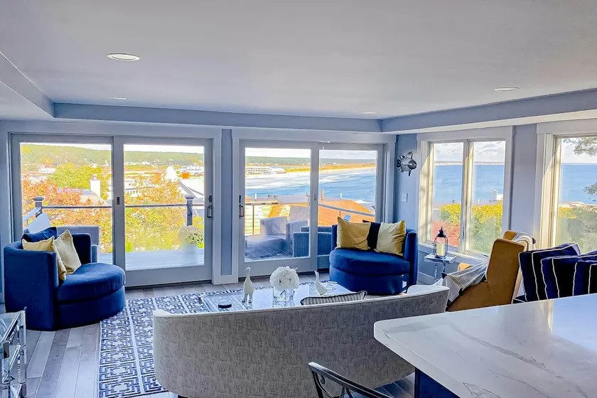 Stunning & luxurious ocean-view home with balcony & W/D - Image 1