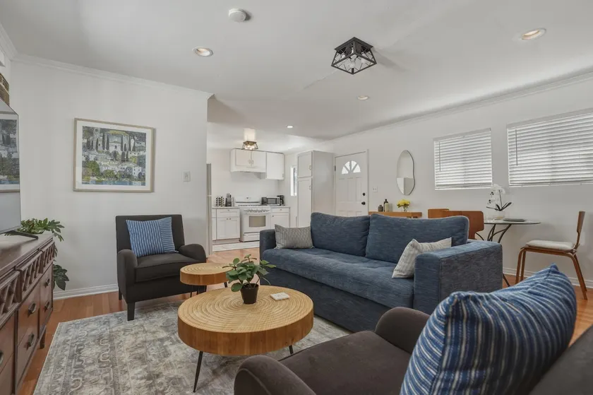 Charming Burbank Home, 10 min to Universal Studios - Image 1