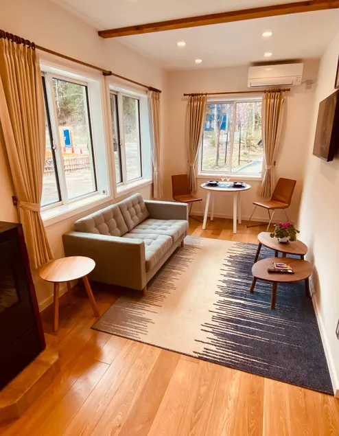 Snow Horizon - Superior One-Bedroom (Flat 2) - Image 1