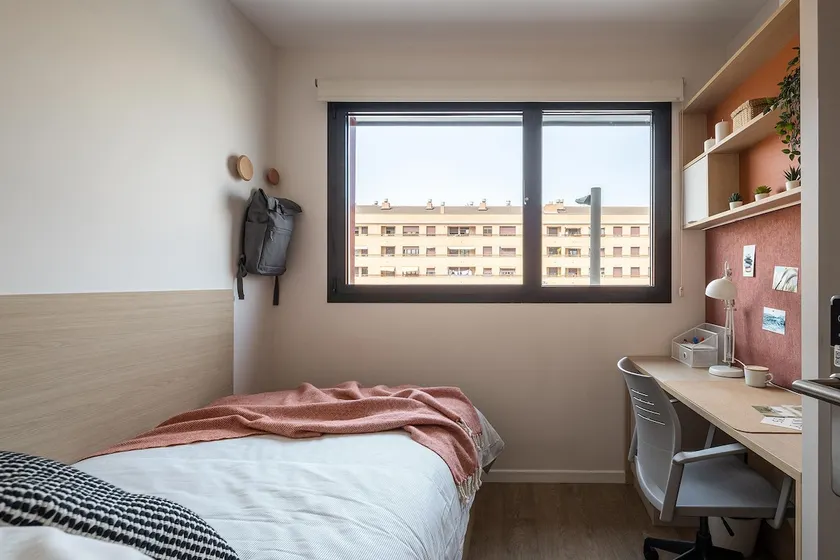 Amro Pamplona - Albergue Juvenil - Image 1