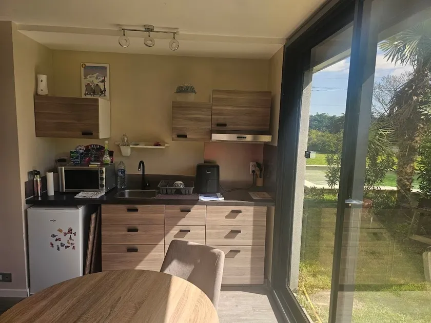 Independent 22 m² studio, air conditioning, equipped kitchen - Image 1