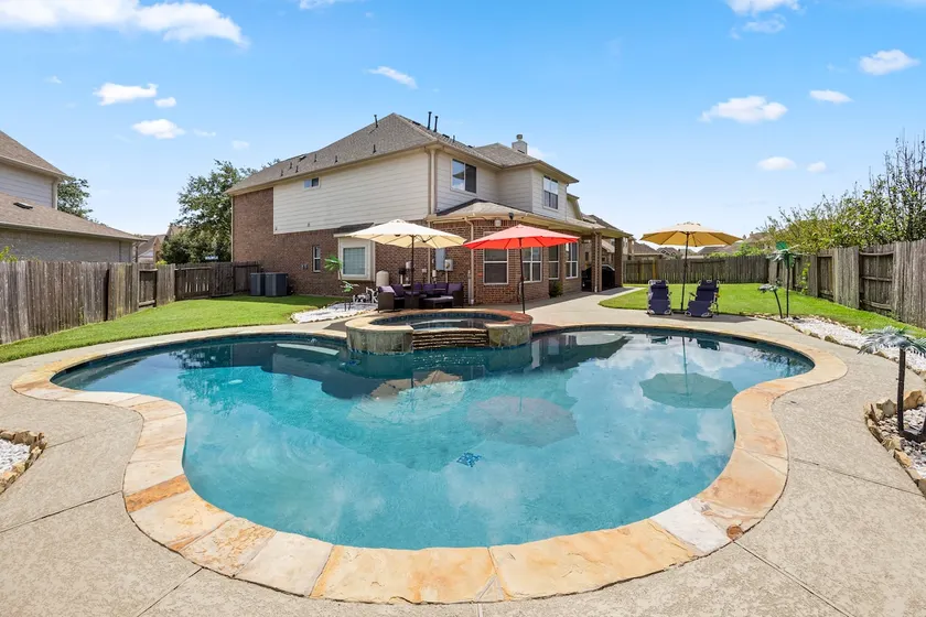 Cozy Home in Houston with heated pool and hot tub - Image 1