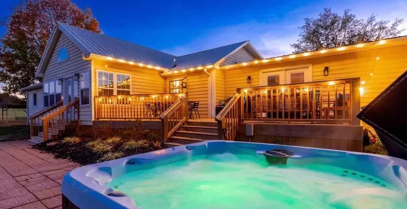 Bardstown Bourbon Retreat, Hot Tub, Pet Friendly - Image 1