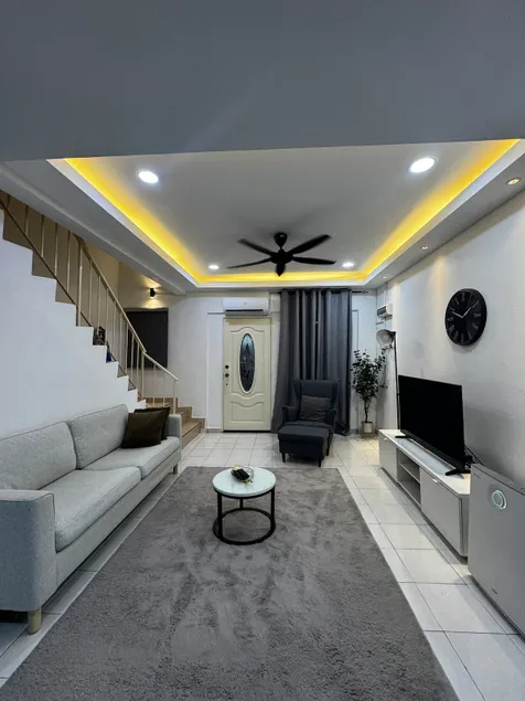 Yana's Homestay Senawang: 4 Bedrooms & Spacious Parking - Image 1