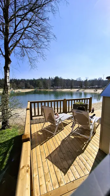 Cozy, luxurious Veluws Meerhuisje on the water - Image 1