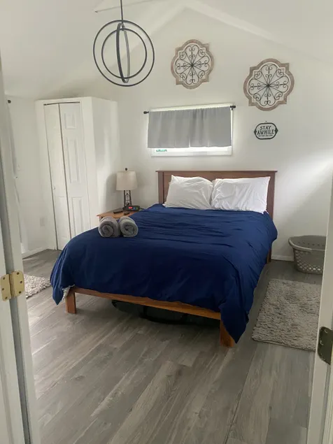 Cozy Constantia Cottage - Near Lake, Trails, golf - Image 1
