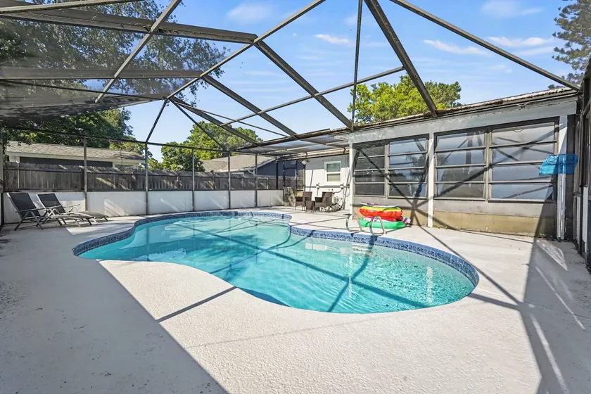 Modern 3Br2Ba Pool Oasis - Near I-95 & Shops - Image 1