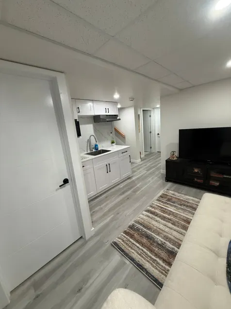 Family suite near costco with free wifi and parking - Image 1