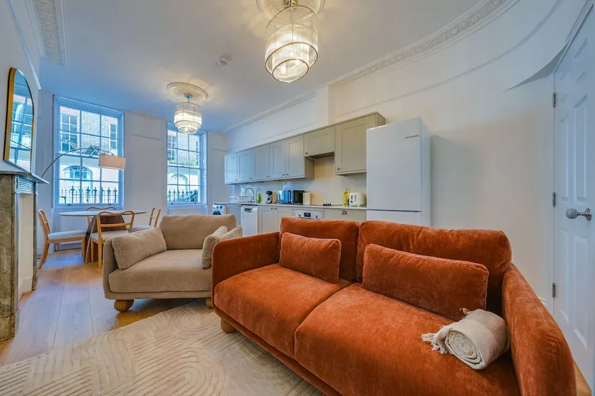 Two-bedroom apartment in Fitzrovia - Image 1