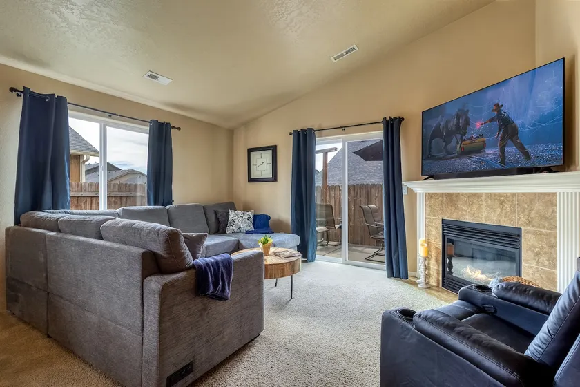 Fireplace & Game Room · Sleeps 8 · Dogs OK - Image 1